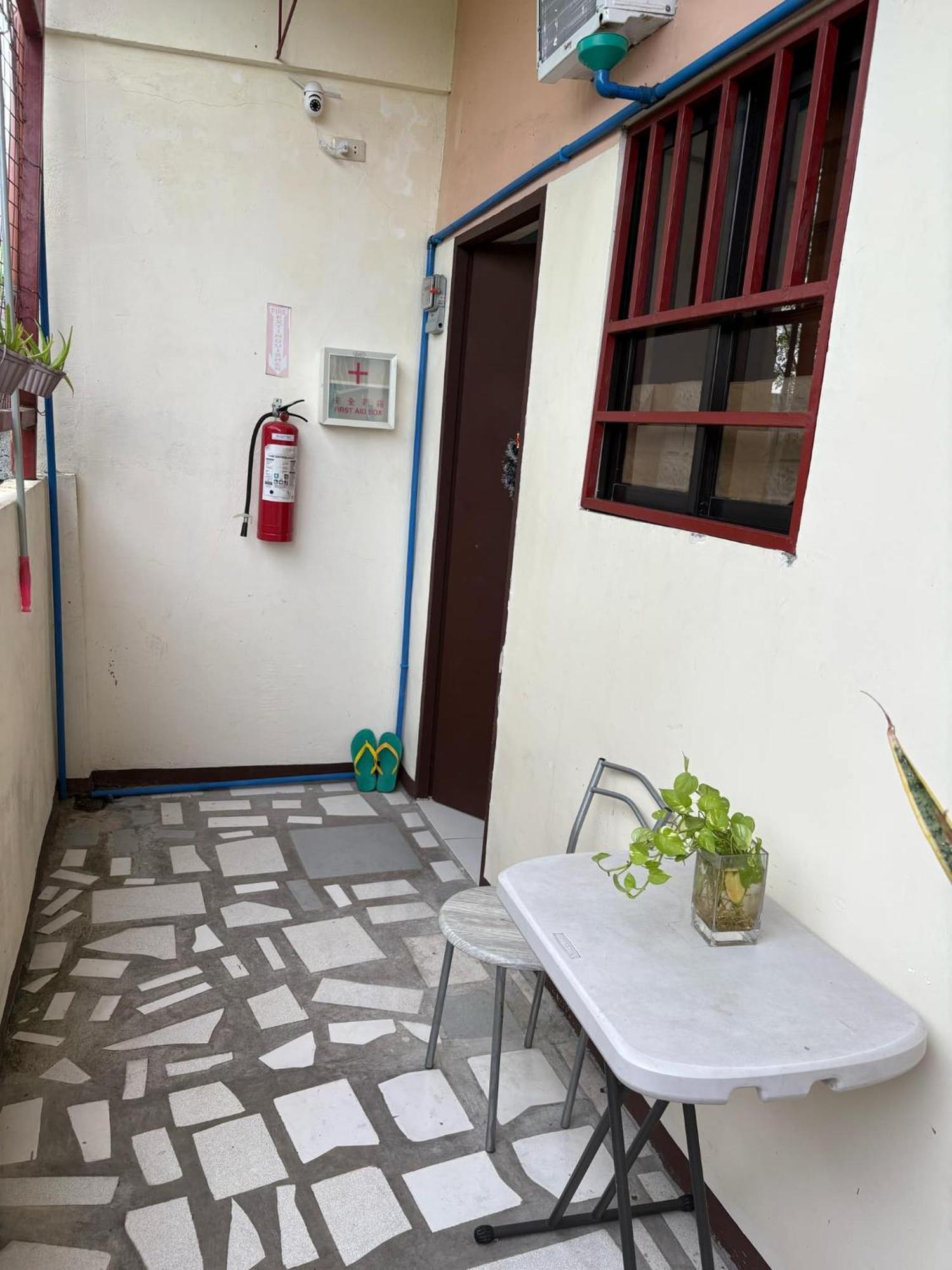 Airport Villamor Transient Rooms Manila Exterior foto